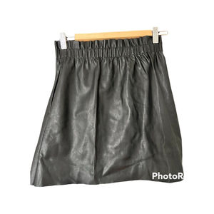 New Zara Women Black Faux Leather Paperback Mini Skirt Size Small S